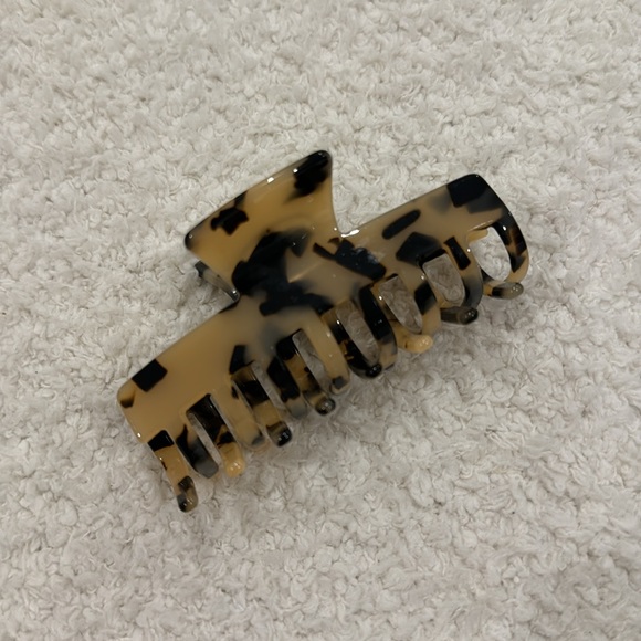 Satin Nude Scarf + Claw Clip Bundle - Picture 5 of 6